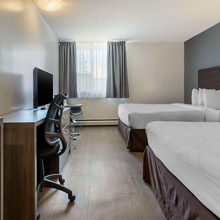 Super 8 By Wyndham Macleod Trail Calgary Hotel Exterior foto